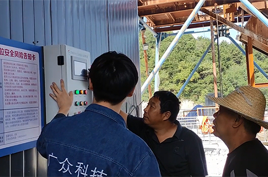 ZBK380空壓機斷油綜合保護裝置安裝完成 廣眾技術(shù)人員現(xiàn)場教學(xué)